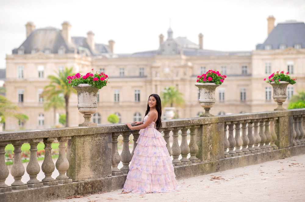 15yo girl posing for portraits in the Luxembourg Gardens