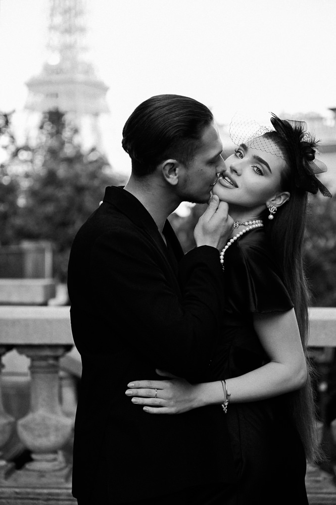 Best engagement photographer in Paris Irene - The Paris Photographer black and white