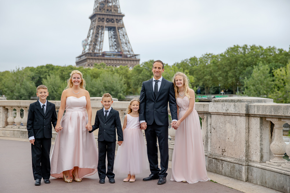 Best family photographer at the Eiffel Tower - The Paris Photographer