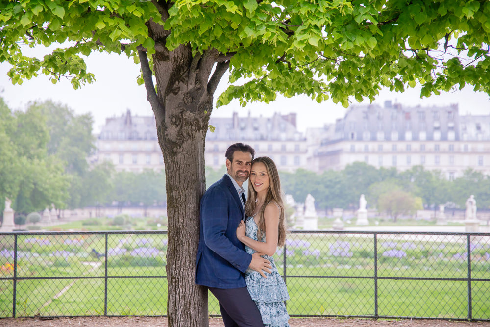 Couple-photoshoot-hidden-Eiffel-Tower-with-Daniel-3