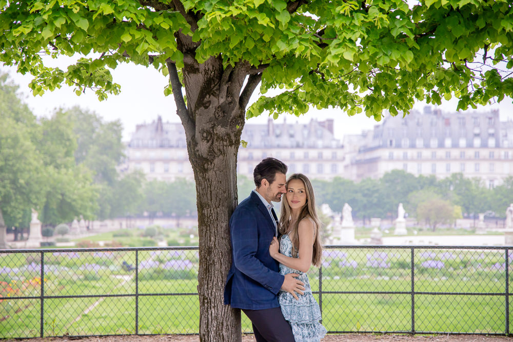 Couple-photoshoot-hidden-Eiffel-Tower-with-Daniel-4