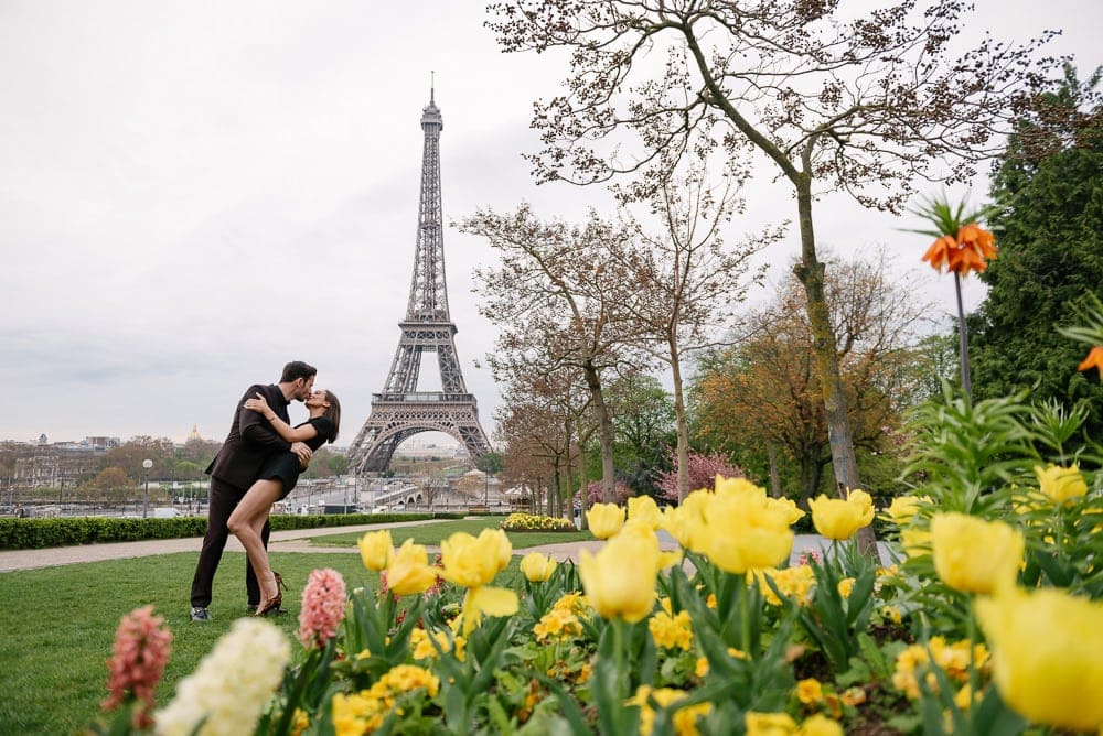 couples photo poses ideas - the romantic dip
