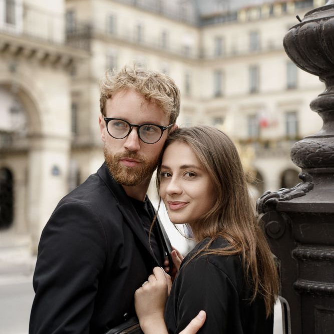 Couples portraits during love story photo session in Paris