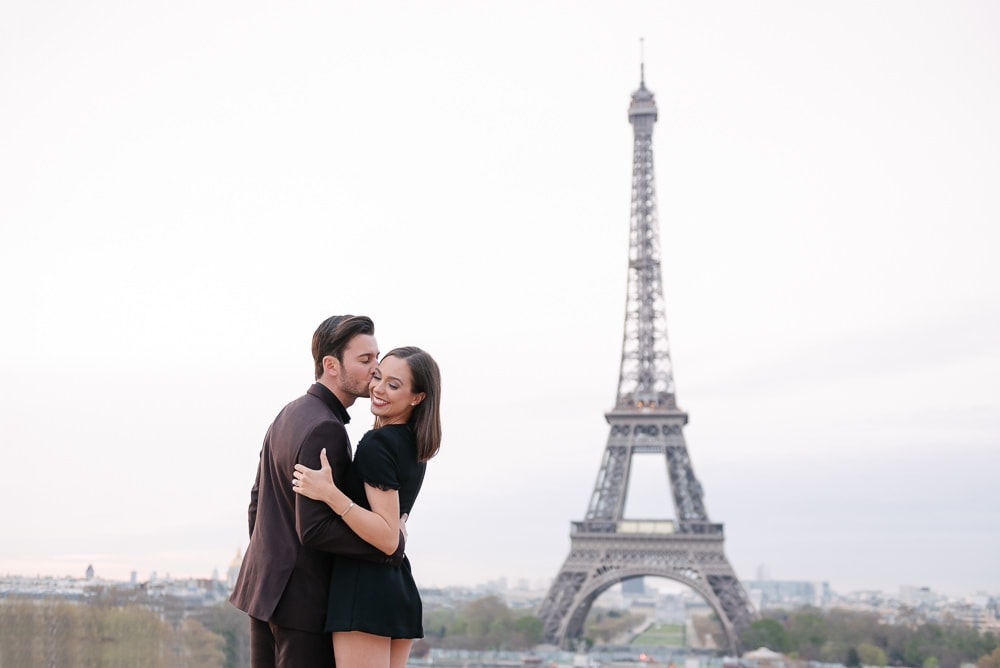 cute couples photo poses ideas - the kiss on the cheek