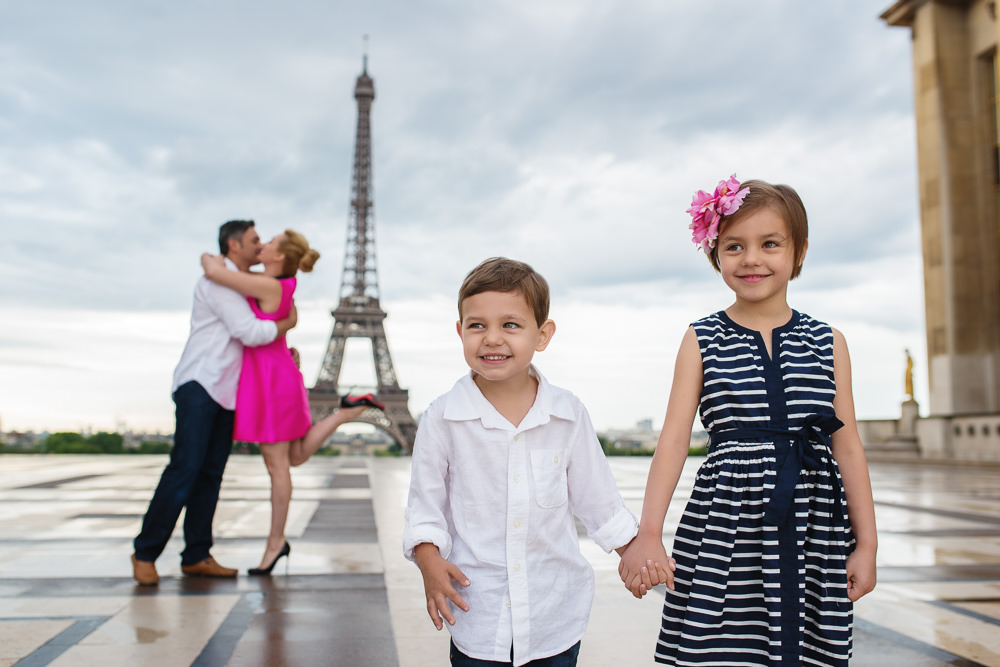 Cute kids family photographer in Paris - The Paris Photographer