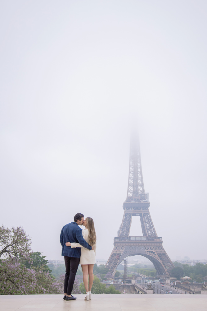 Elegant-couple-photoshoot-Eiffel-Tower-with-Daniel-2