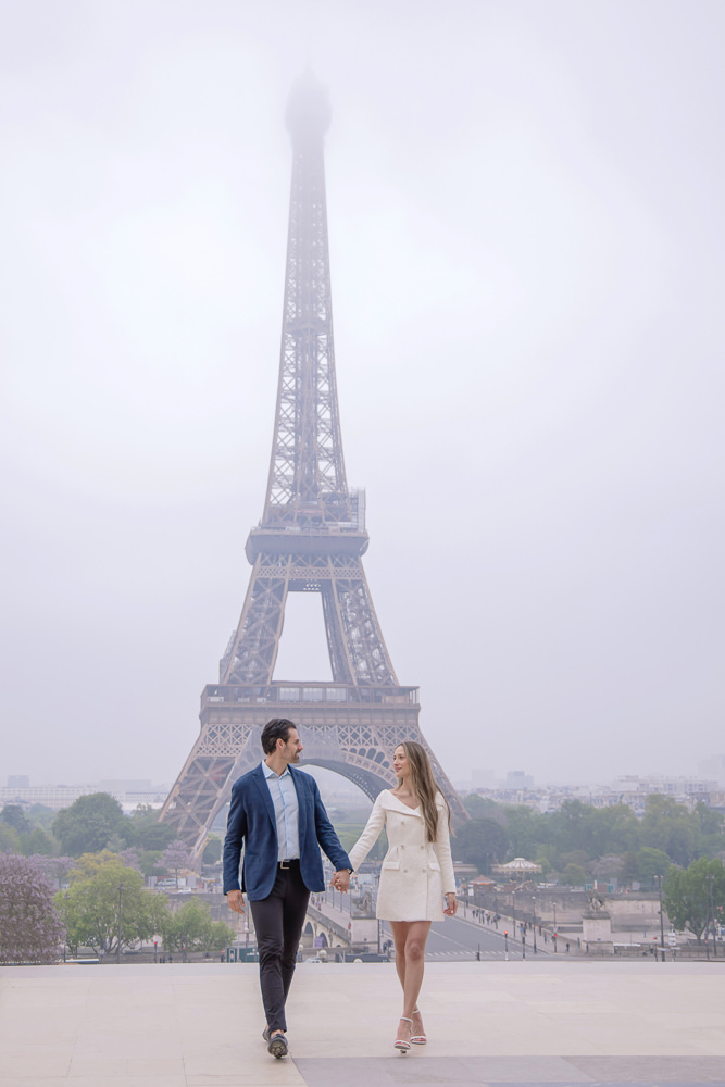 Elegant-couple-photoshoot-Eiffel-Tower-with-Paris-Photographer-Daniel-3