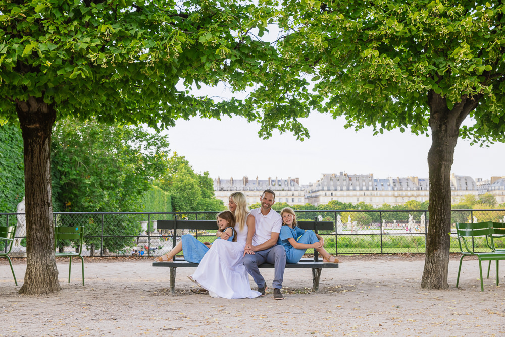 Elegant-outfit-family-photoshoot-with-family-photographer-Daniel-1