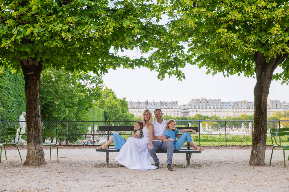 Elegant-outfit-family-photoshoot-with-family-photographer-Daniel-2