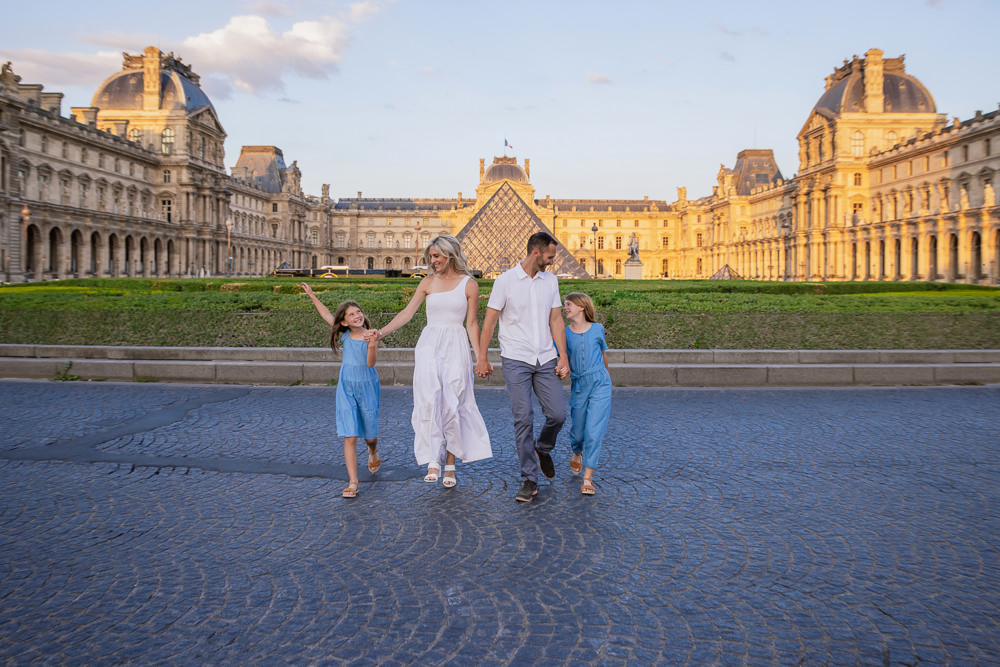 Elegant-outfit-family-photoshoot-with-family-photographer-Daniel-6