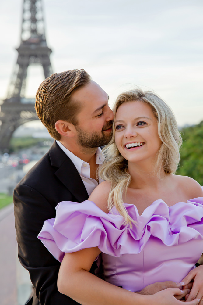 Engagement-by-the-Eiffel-Tower-with-photographer-Alex-2.jpg