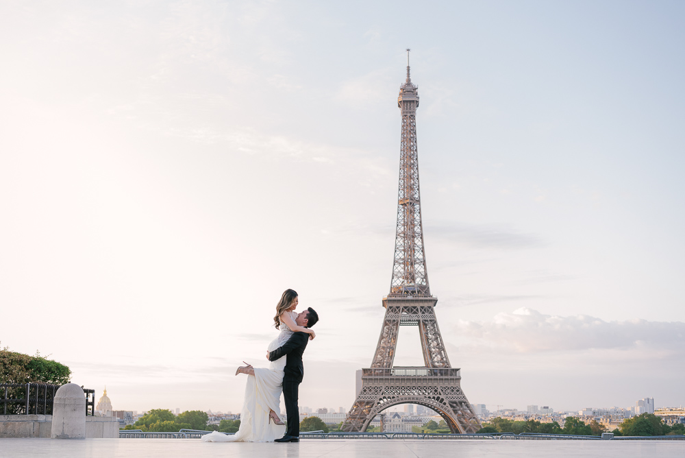 Esplanade des droits de l'homme Trocadero wedding photos