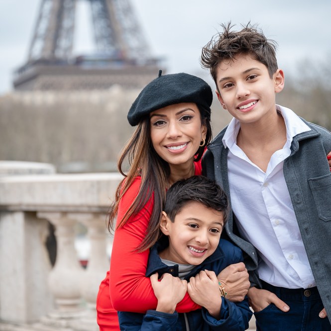 Family photographer in Paris Irene mother and daughter portraits at Eiffel Tower