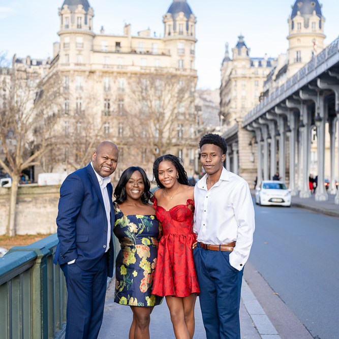 Family photographer in Paris Lena