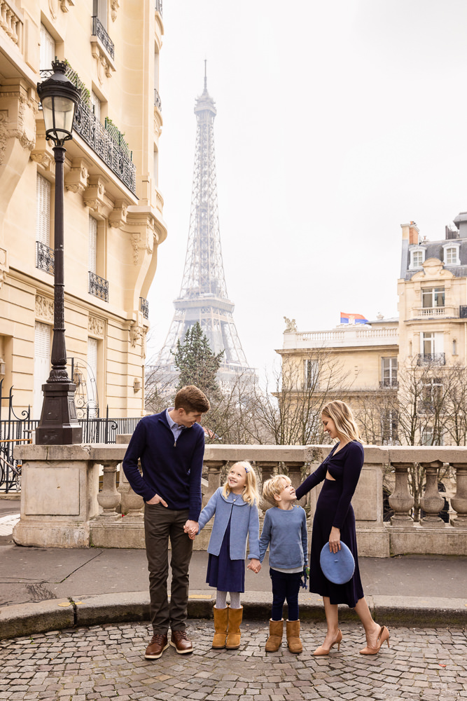 Family-Photoshoot-at-Avenue-Camoens-with-photographer-Daniel-2