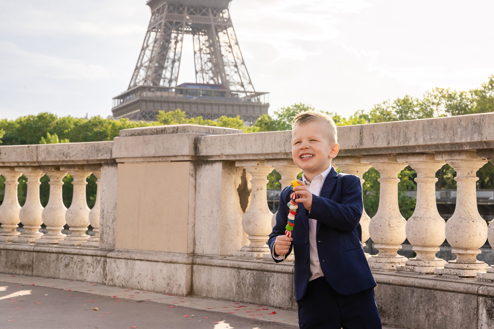 Family-photoshoot-at-Bir-Hakeim-with-photographer-Daniel-1