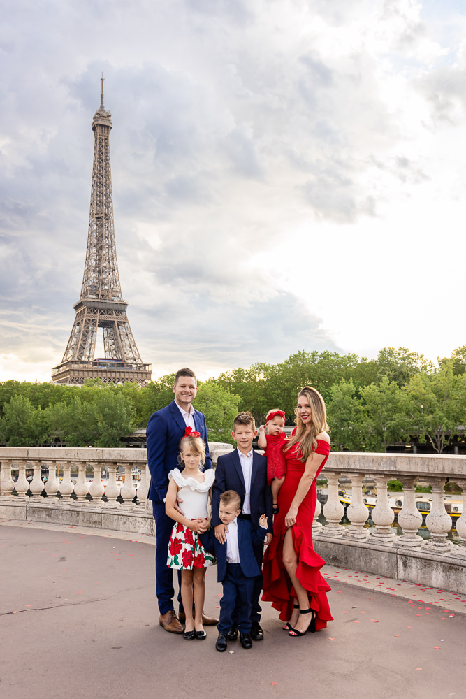 Family-photoshoot-matching-outfits-with-Daniel-7