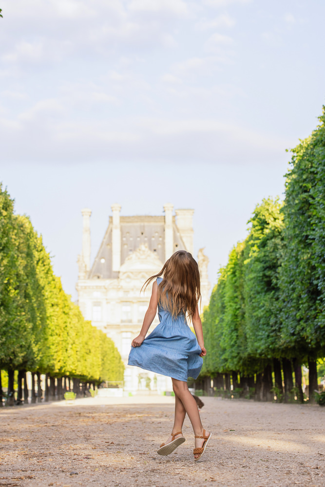 Family-photoshoot-with-Daniel-in-Tuileries-Garden-11