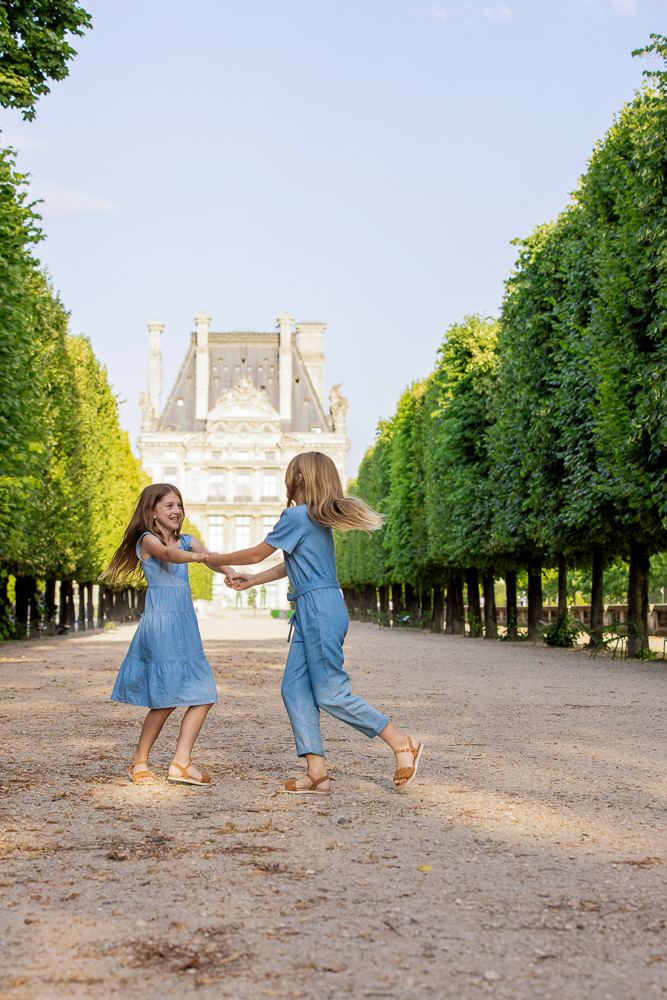 Family-photoshoot-with-Daniel-in-Tuileries-Garden-8