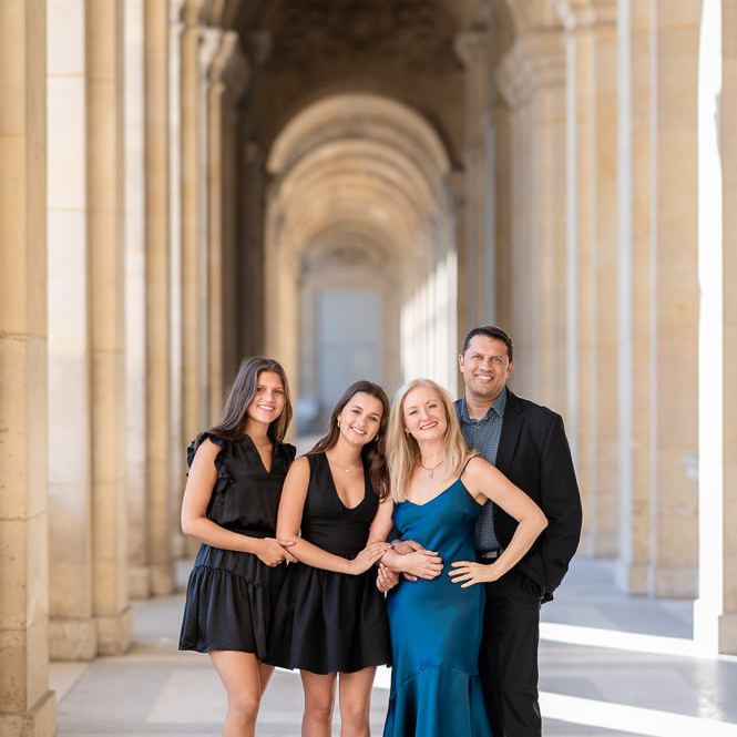 Family portraits at the Louvre Museum with Odrida