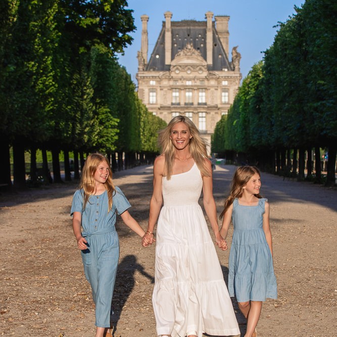 Family portraits in the Tuileries Gardens in the summer by Daniel