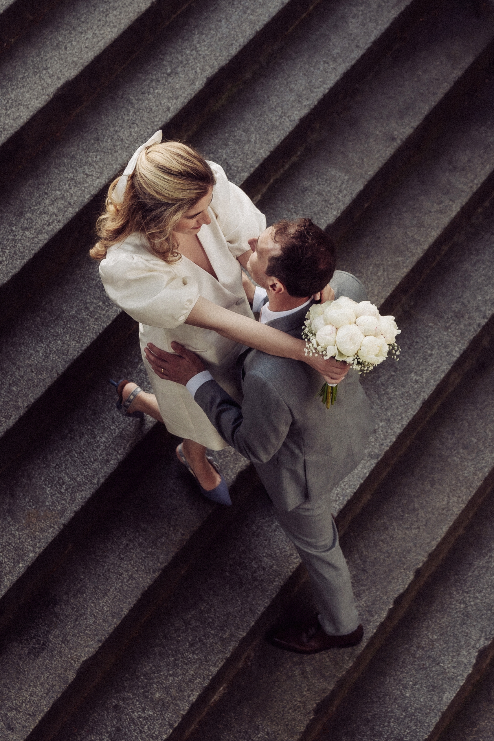 Fun-elopement-at-Bir-Hakeim-with-The-Paris-Photographer-Anna4