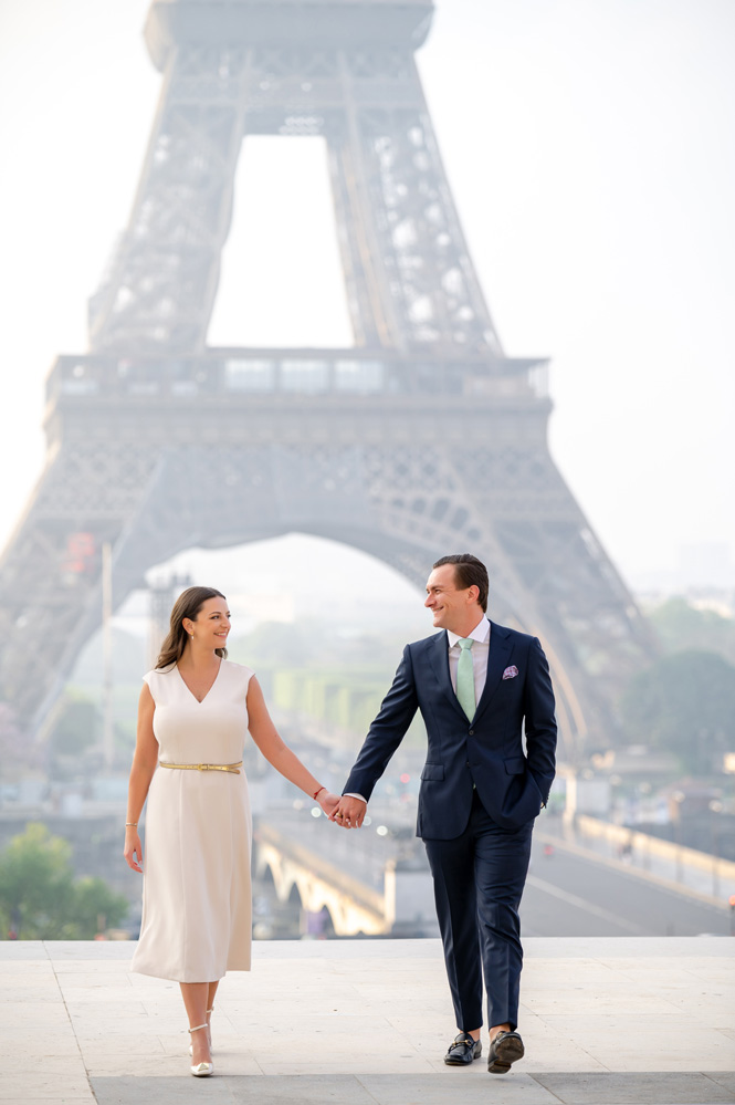 hand in hand stroll eiffel tower couple pose