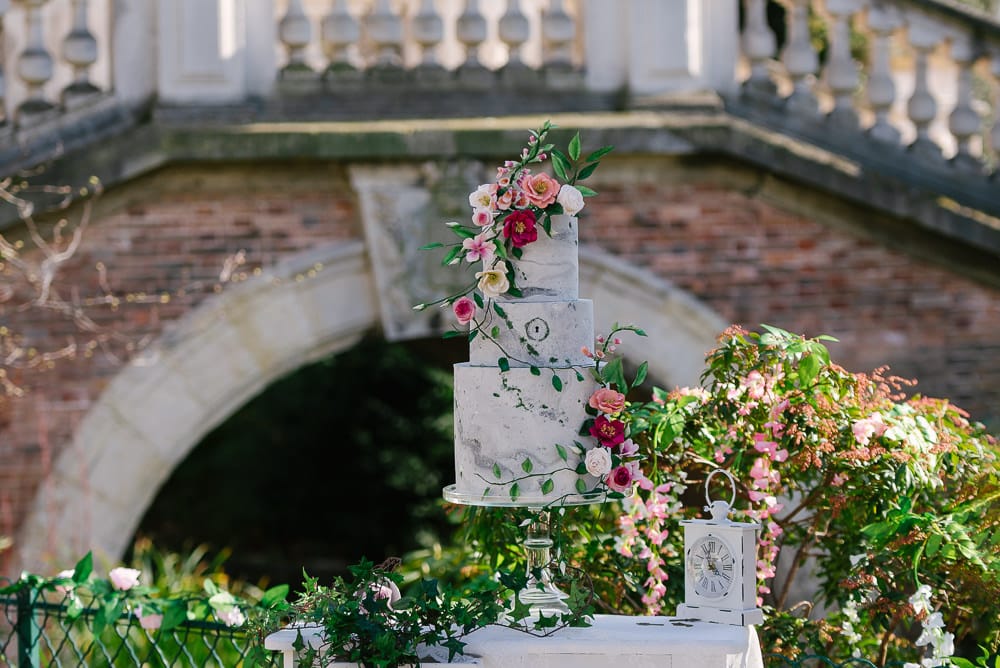 Garden inspired wedding cake in Parc Monceau Paris