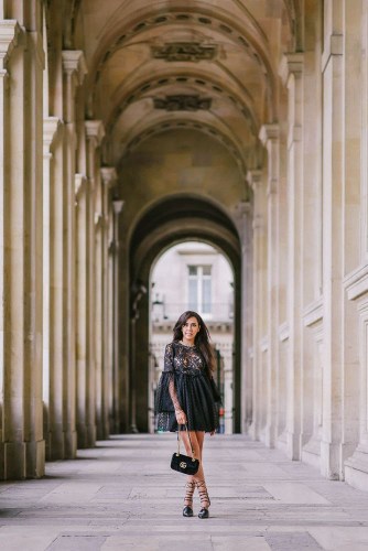 Influencer photos at Louvre Museum