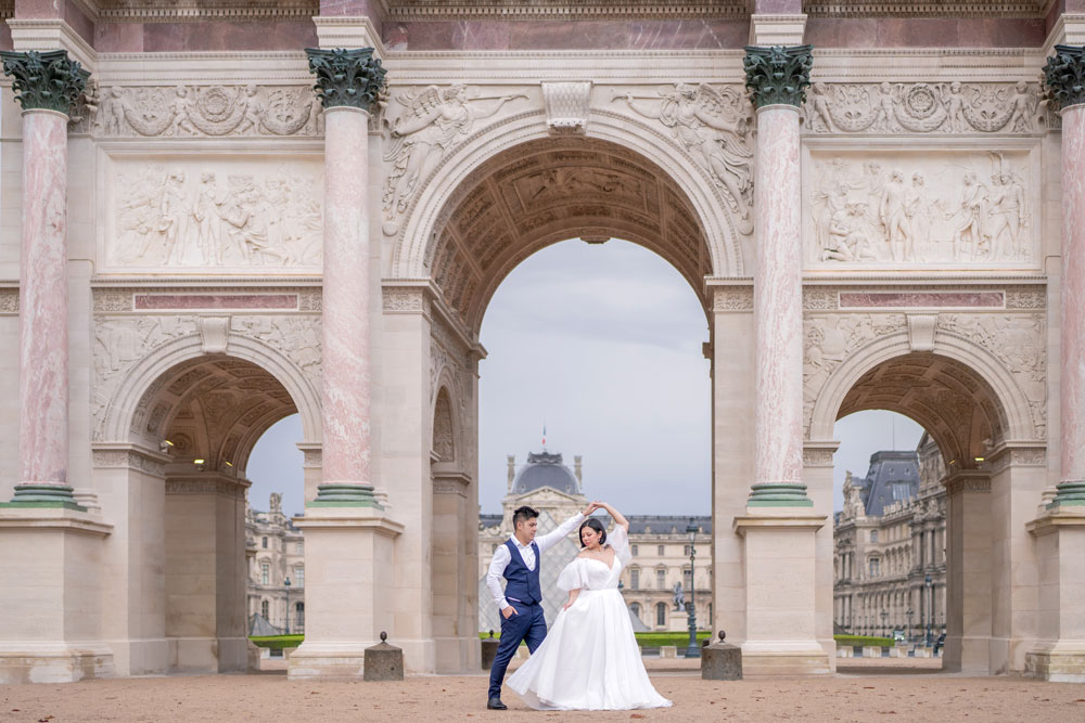 Couple dancing at Louvre's Arc de Triomphe du Carrousel after the elopement ceremony
Elopement Locations in Paris
