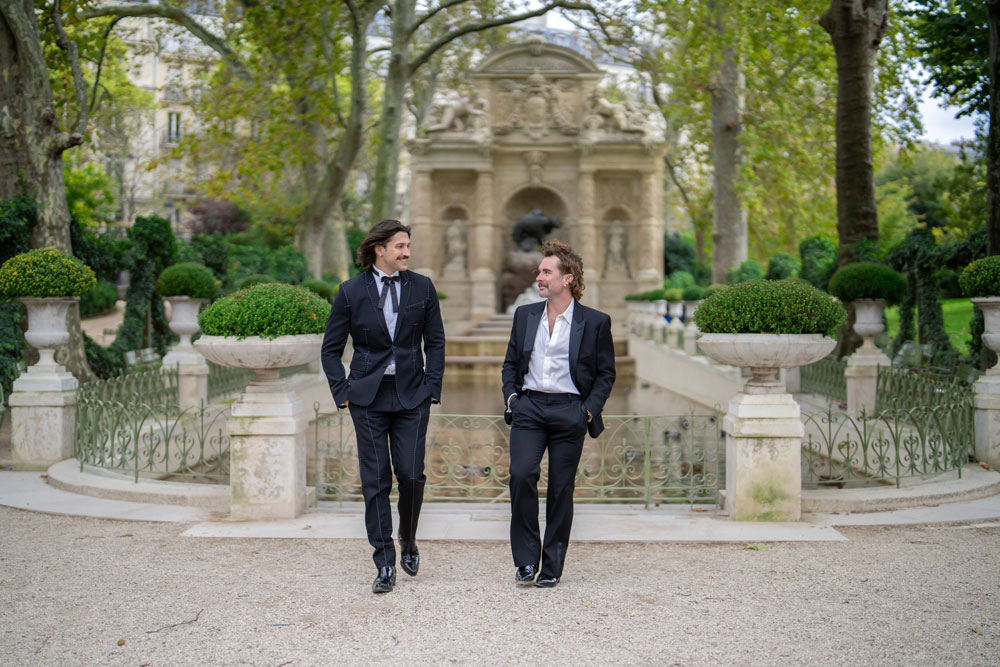 Same sex couple eloping at the Medici Fountain in Jardin du Luxembourg
Elopement Locations in Paris