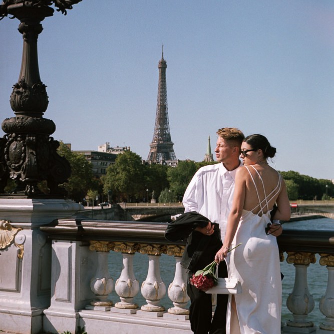 Modern couples photos in Paris