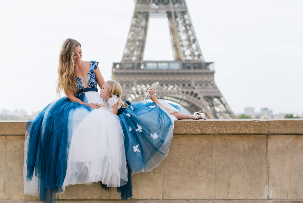 Mother and daughter family photos in Paris by The Paris Photographer