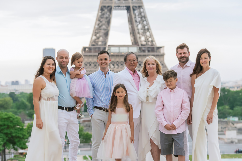 Multigenerational family photoshoot in Paris at the Eiffel Tower by The Paris Photographer
