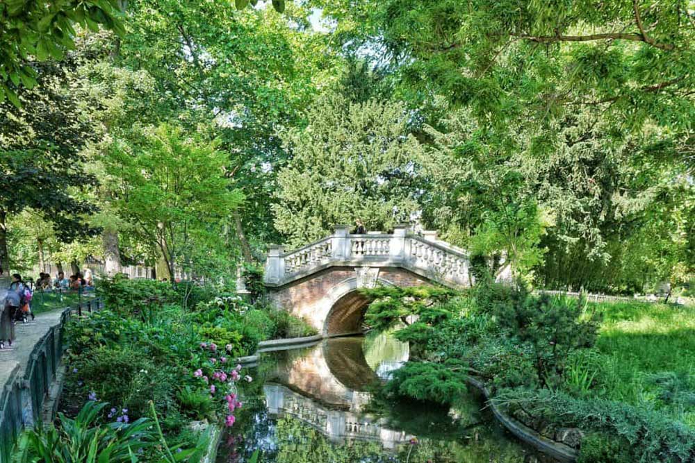The Best Paris elopement locations in every season: Parc Monceau in Summer