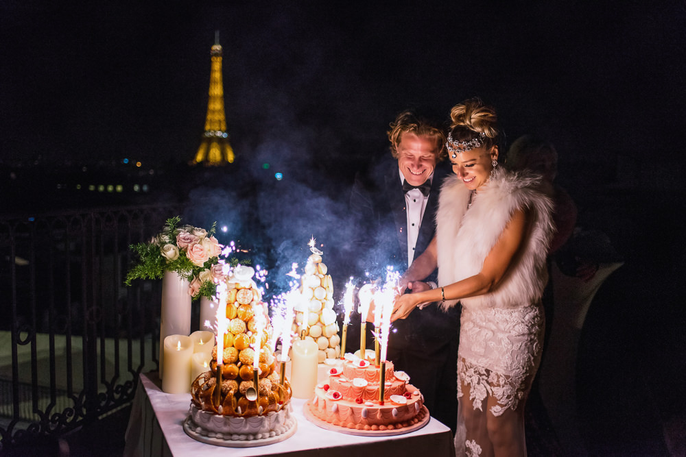 Paris elopement with wedding cake and Eiffel Tower - The Paris Photographer
