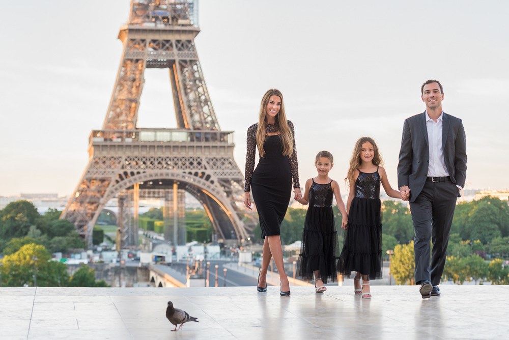 Paris family photos at the Eiffel Tower with The Paris Photographer