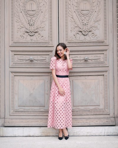 paris photo locations - The Louvre Museum has elegant architectural details that require a formal outfit 4