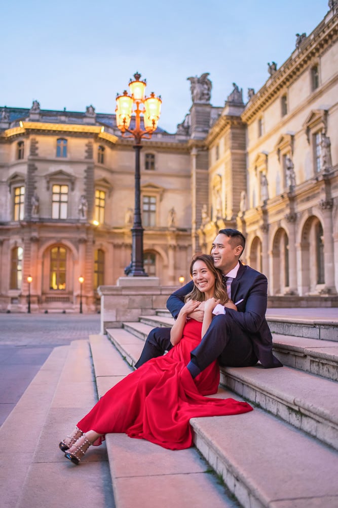 Paris pre wedding - Bride cuddling in her grooms arms