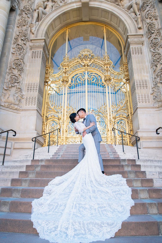 paris prewedding a kiss in front of petit palais