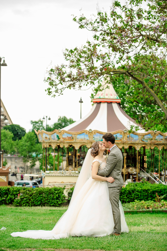 Paris wedding photos by photographer Alex 10