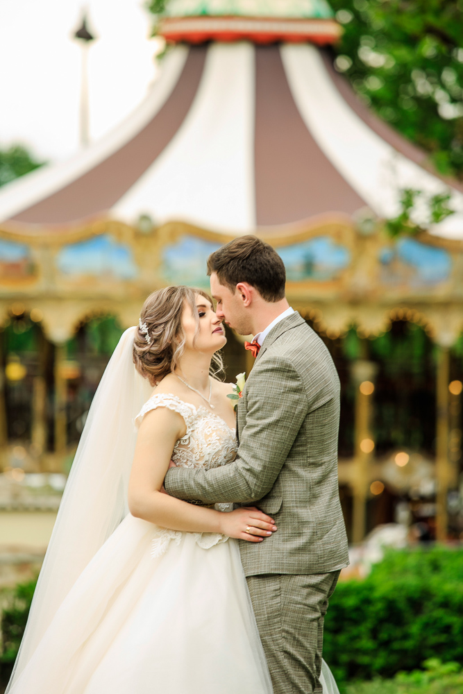 Paris wedding photos by photographer Alex 11