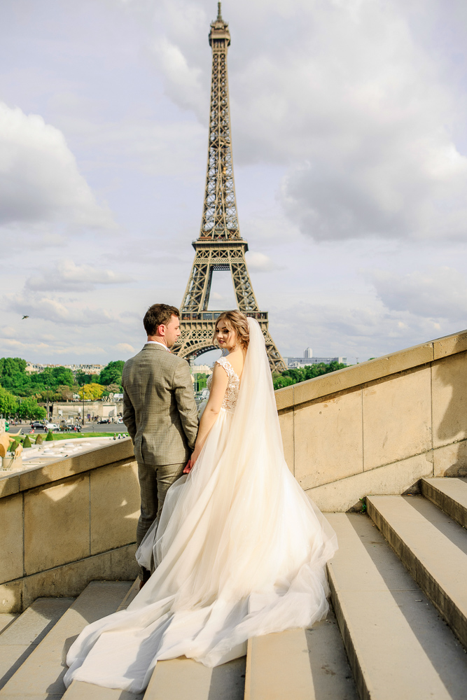 Paris wedding photos by photographer Alex 1