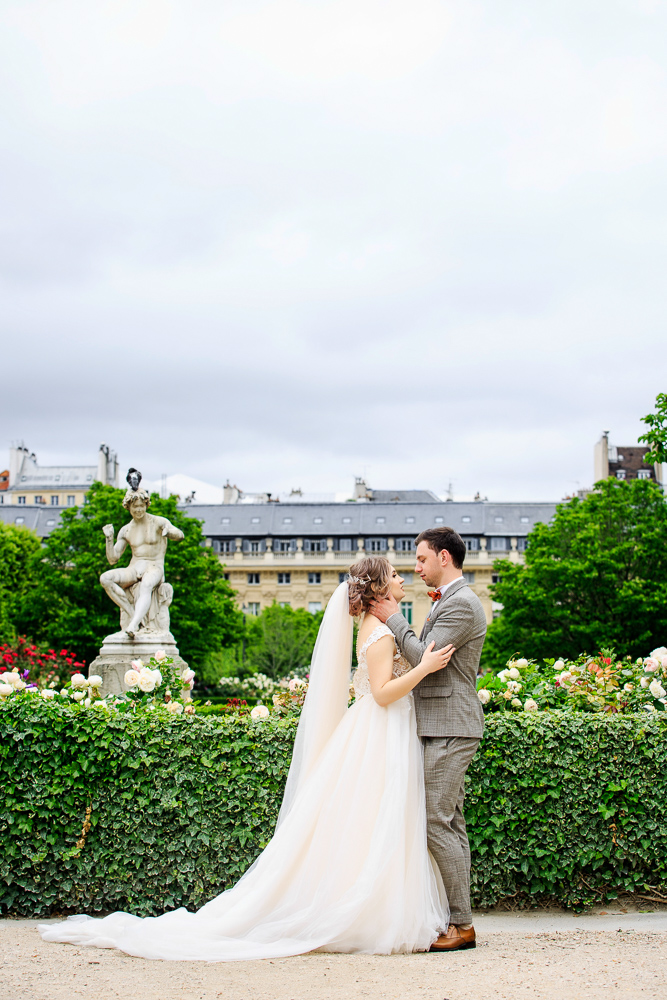 Paris wedding photos by photographer Alex 17