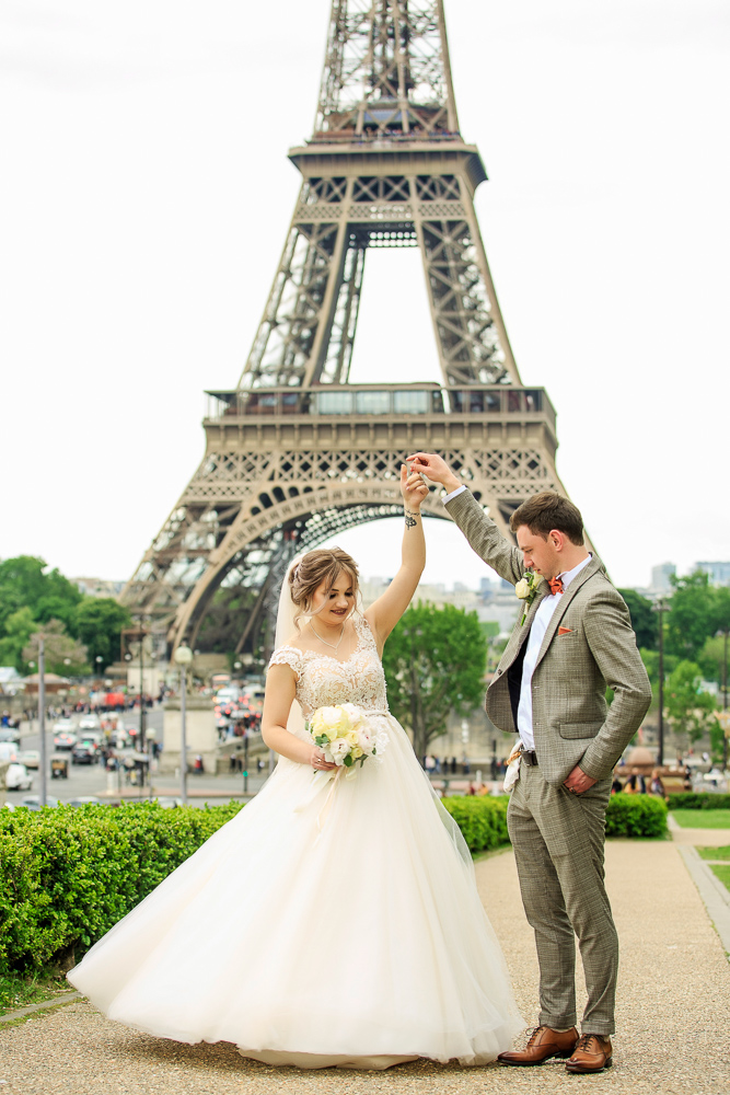 Paris wedding photos by photographer Alex 3