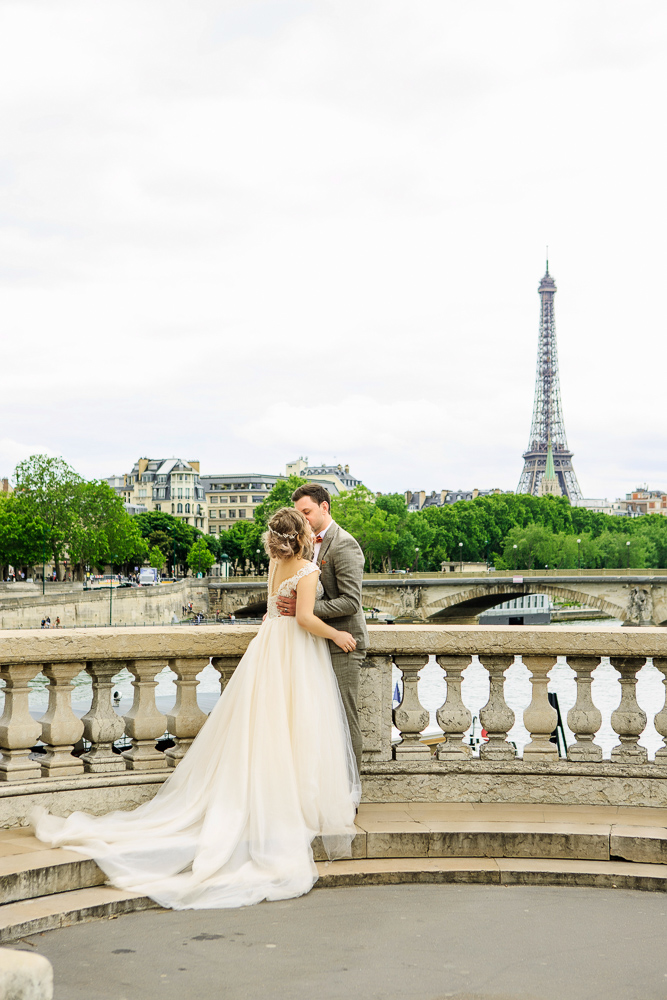 Paris wedding photos by photographer Alex 55