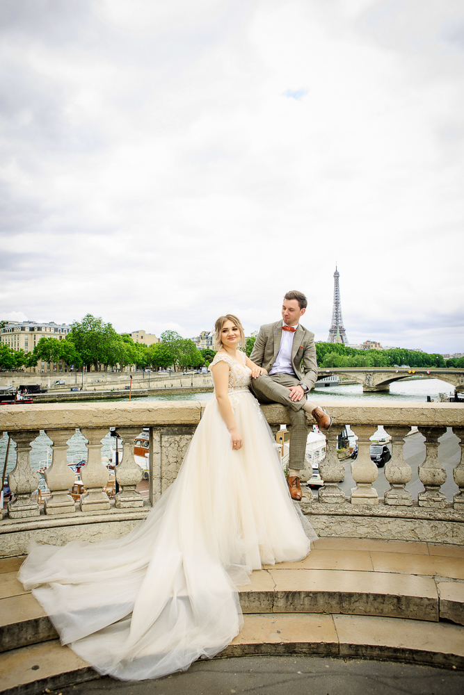 Paris wedding photos by photographer Alex 57