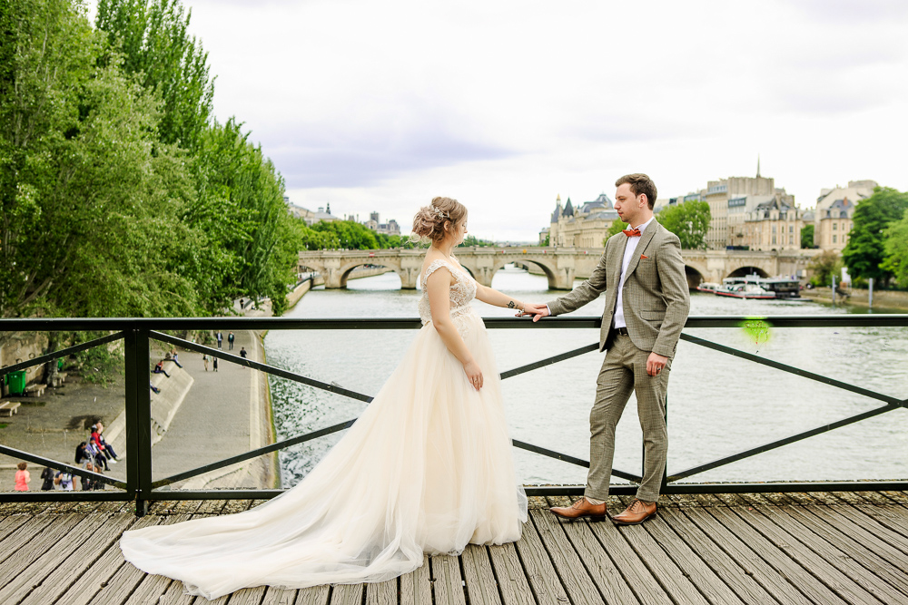 Paris wedding photos by photographer Alex 59