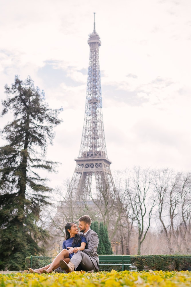 Get Perfect Wedding Anniversary Photos in Paris