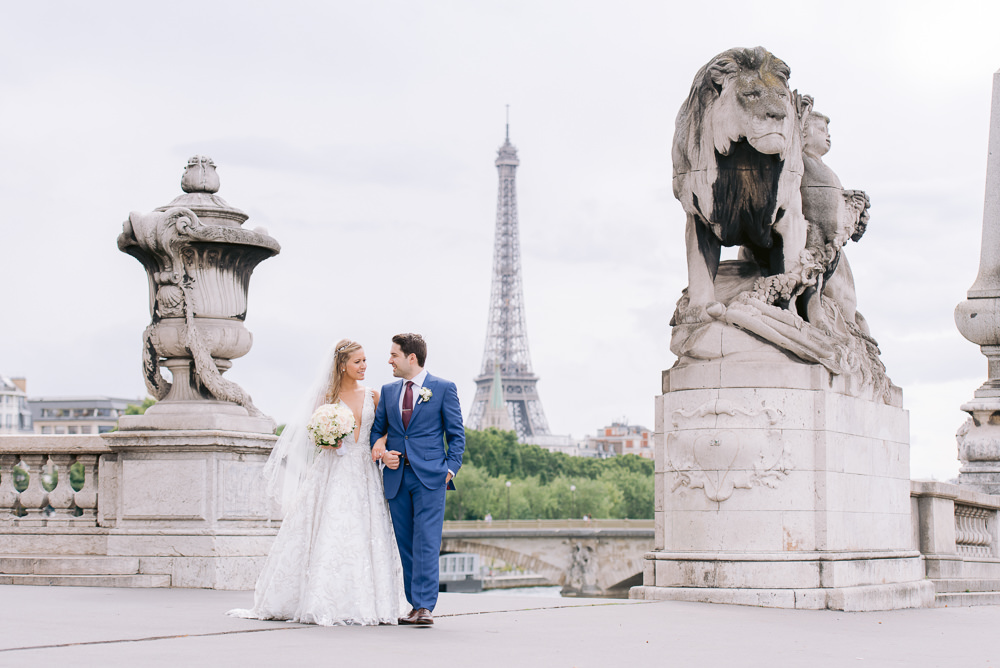 Perfect elopement ceremony spot on the Alexander 3 bridge with Eiffel Tower visible